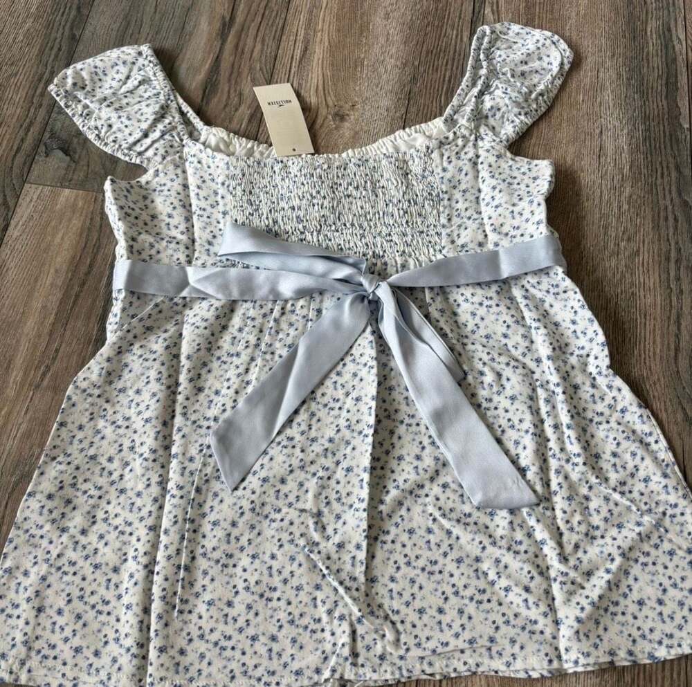 Hollister Easy Satin Tie Babydoll Top in Blue Floral